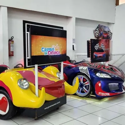 Carrinhos temáticos: Spider-Man e clássico amarelo